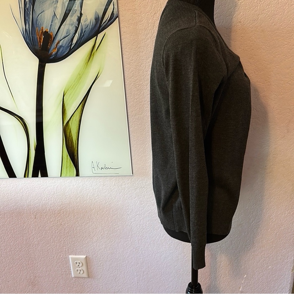 sweater size small - Picture 2 of 5